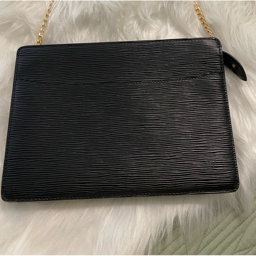 Authentic LV Epi Clutch